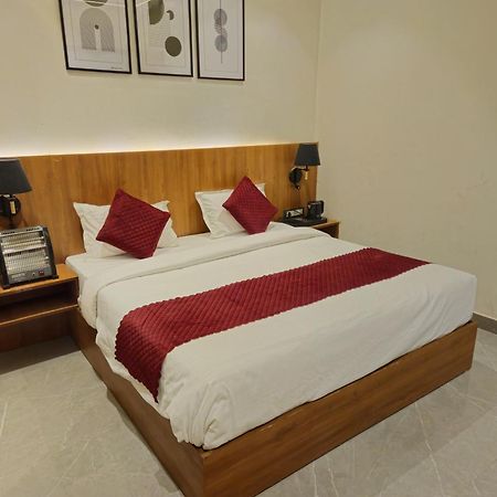 The Royal Orchid Hotel Alīgarh Buitenkant foto