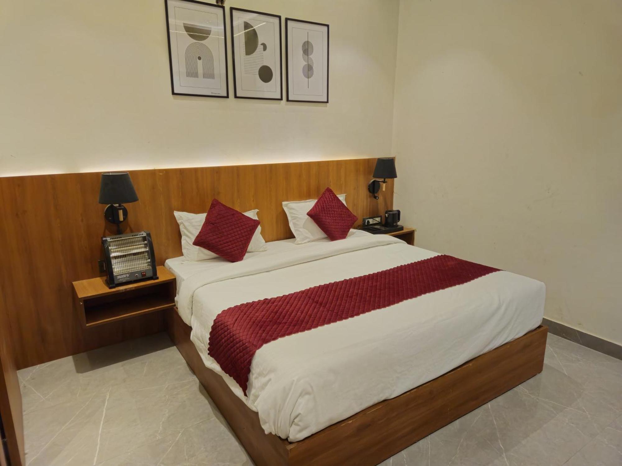 The Royal Orchid Hotel Alīgarh Buitenkant foto