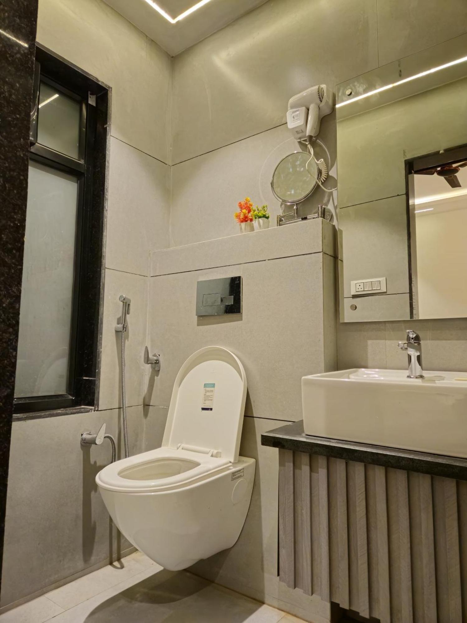 The Royal Orchid Hotel Alīgarh Buitenkant foto