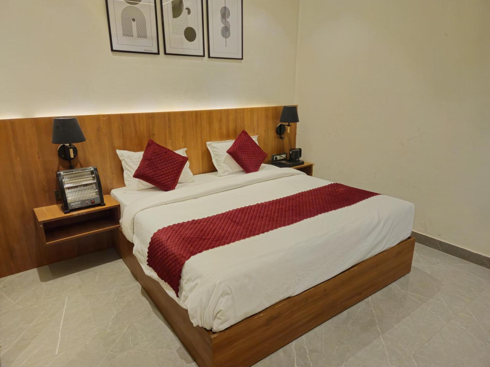 The Royal Orchid Hotel Alīgarh Buitenkant foto