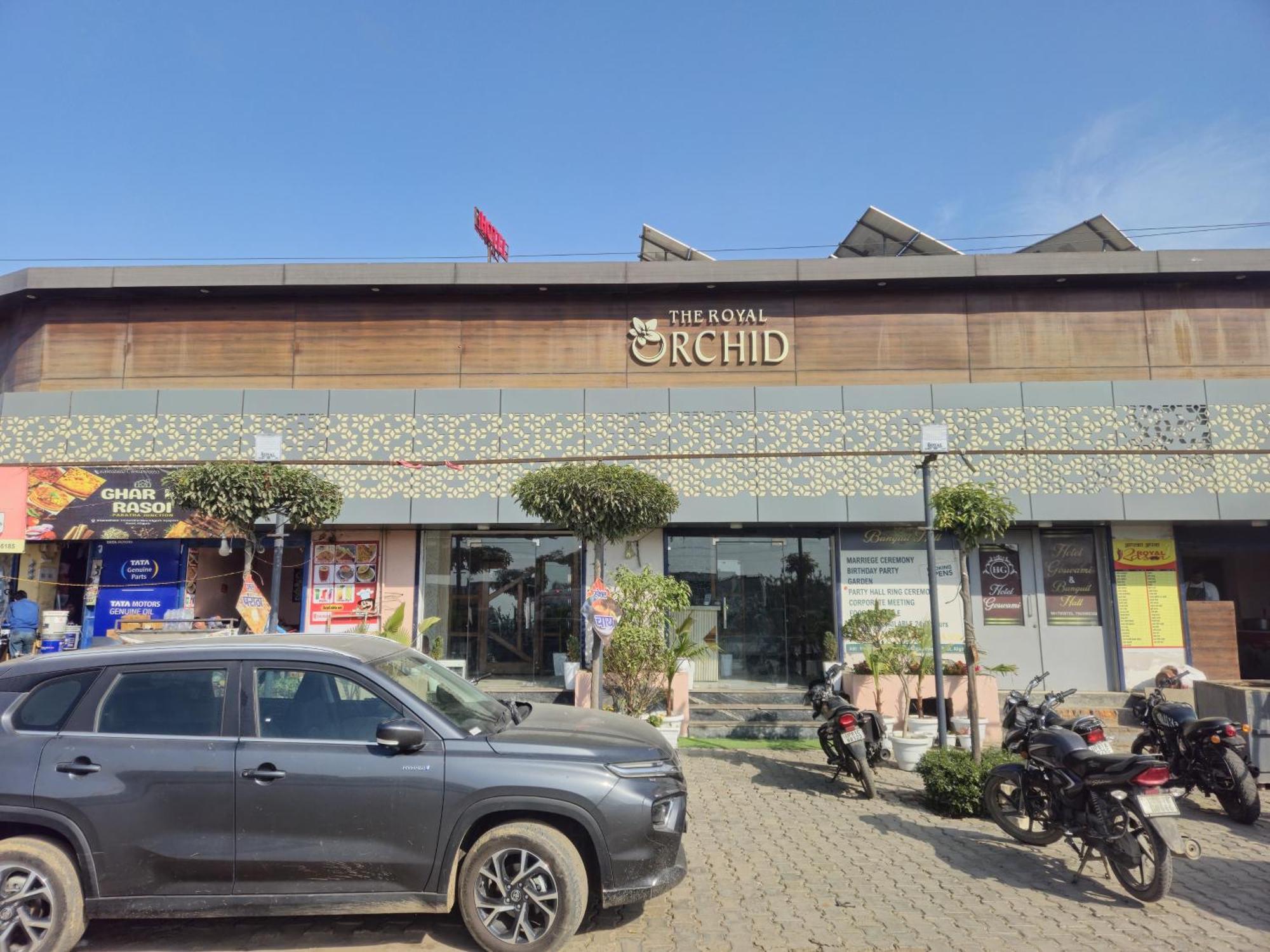 The Royal Orchid Hotel Alīgarh Buitenkant foto